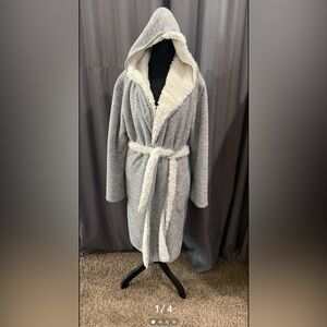UGG Portola, reversible robe size medium